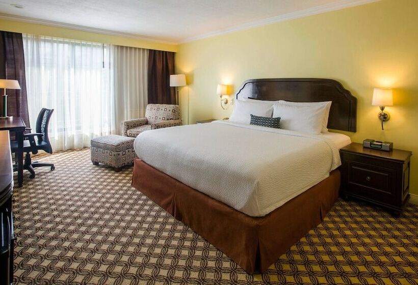 فندق Courtyard Toluca Airport