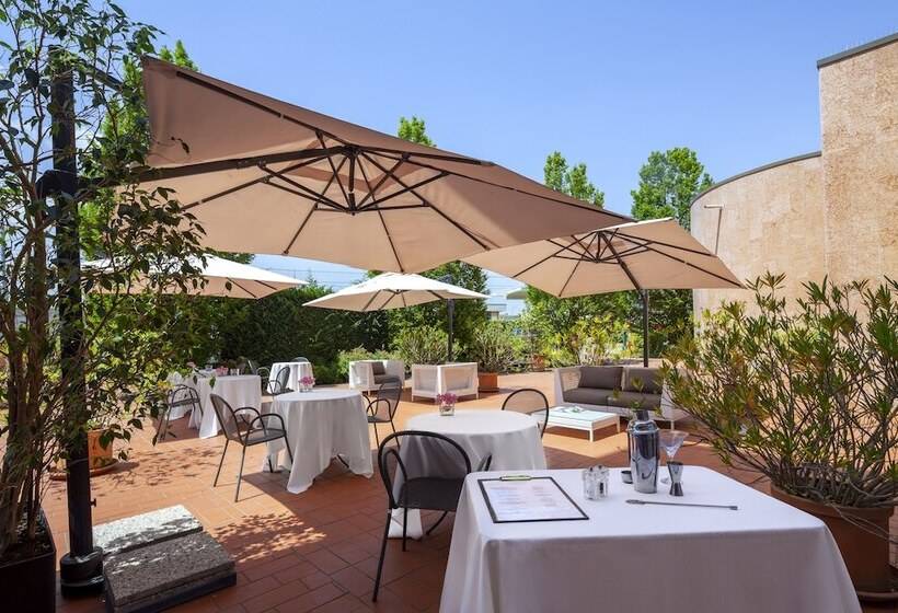 Отель Crowne Plaza Venice East, An Ihg