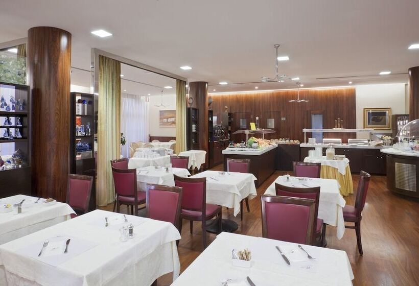 Отель Crowne Plaza Venice East, An Ihg