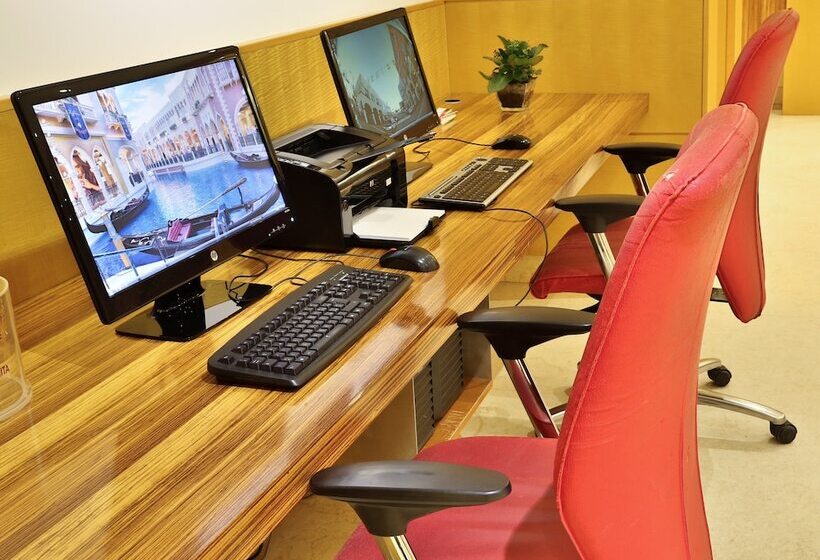 Отель Crowne Plaza Venice East, An Ihg