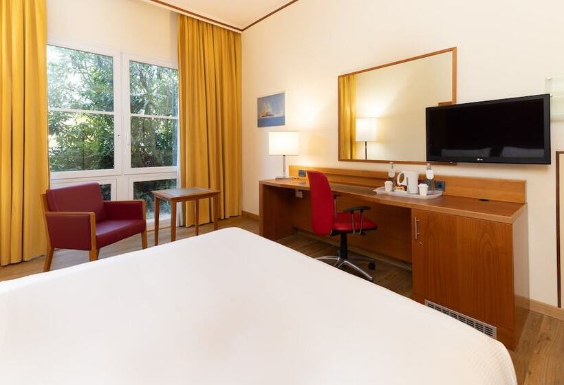 Отель Crowne Plaza Venice East, An Ihg