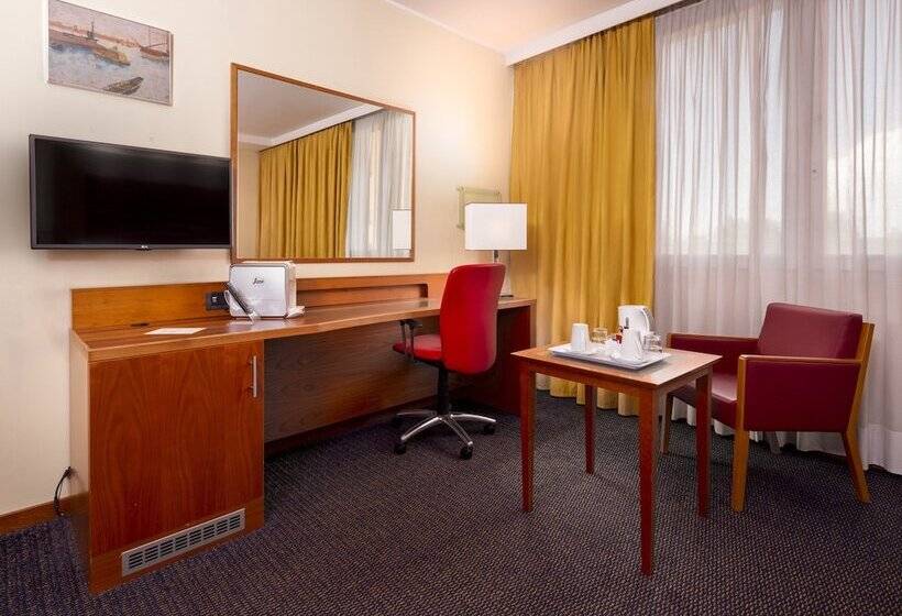 Отель Crowne Plaza Venice East, An Ihg