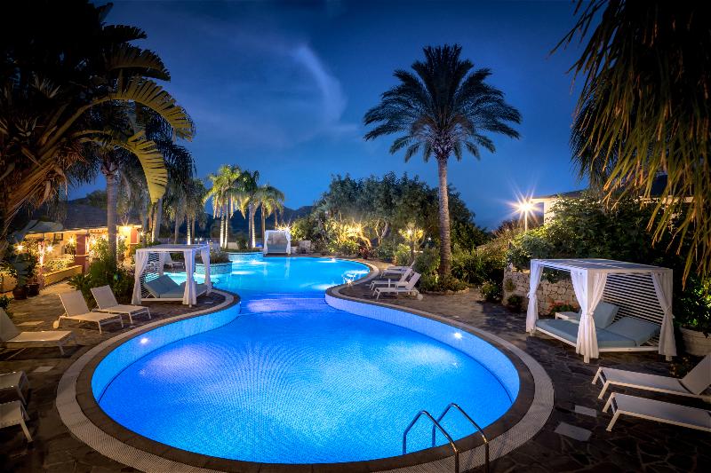 هتل Cruccùris Resort Adults Only