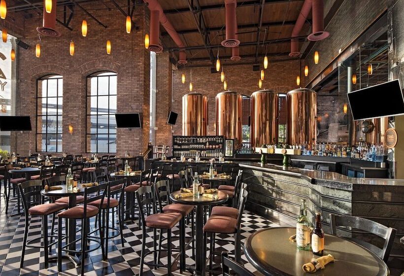 ホテル Four Points By Sheraton Galerias Monterrey