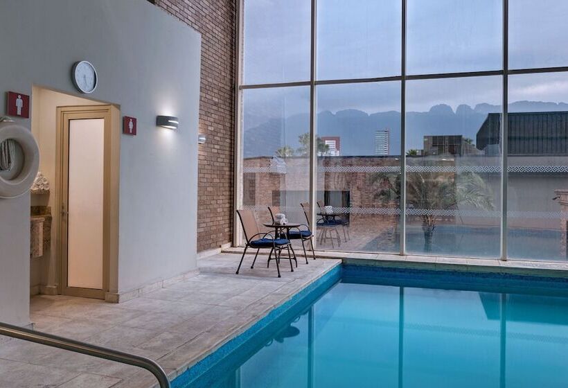 ホテル Four Points By Sheraton Galerias Monterrey