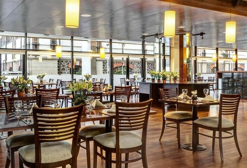 هتل Four Points by Sheraton Montevideo