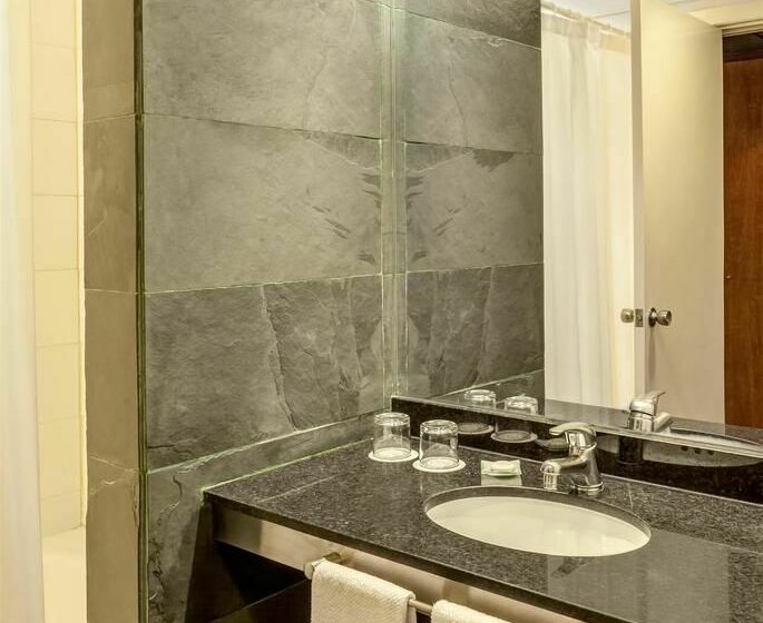 هتل Four Points by Sheraton Montevideo