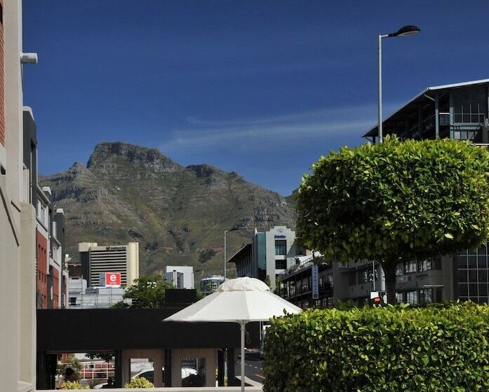 בית מלון כפרי Garden Court Victoria Junction