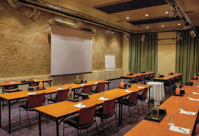 호텔 Garden Court Victoria Junction