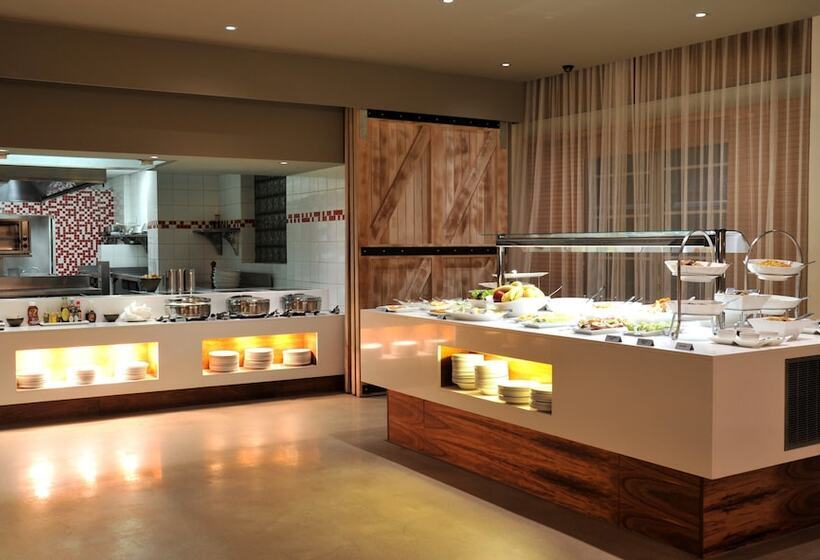 בית מלון כפרי Garden Court Victoria Junction