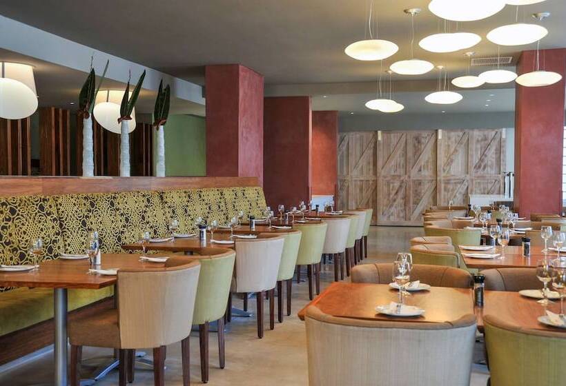 בית מלון כפרי Garden Court Victoria Junction