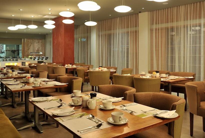 בית מלון כפרי Garden Court Victoria Junction