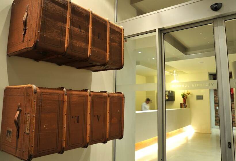 בית מלון כפרי Garden Court Victoria Junction