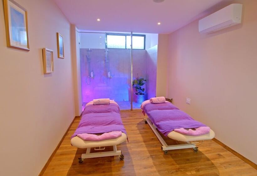 هتل Gillieru Harbour