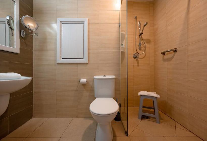 هتل Gillieru Harbour