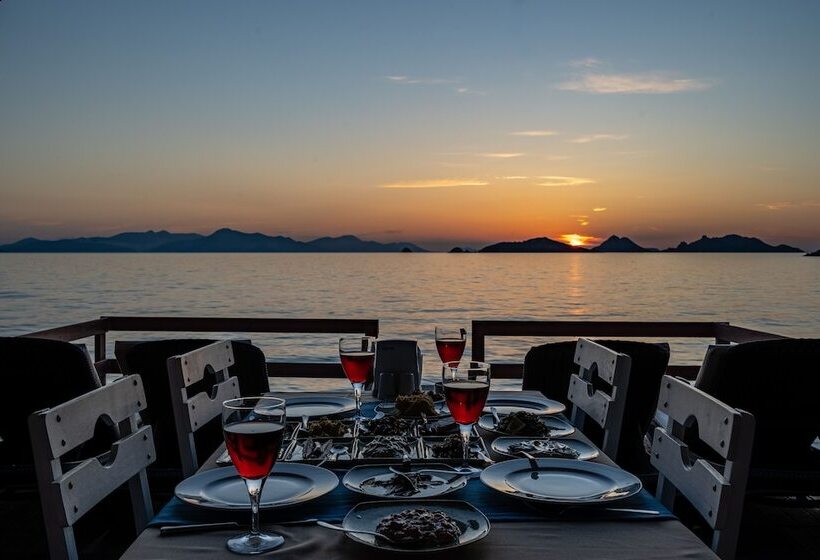 酒店 Golden Beach Resort & Spa