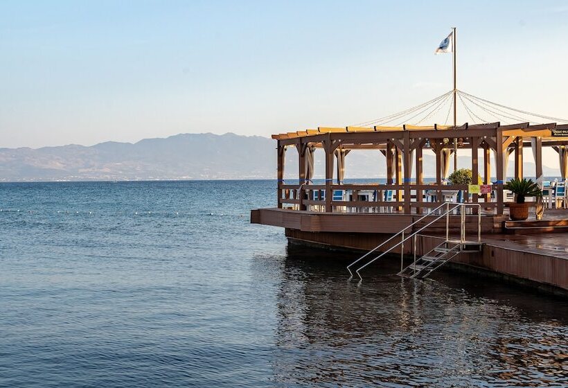 酒店 Golden Beach Resort & Spa