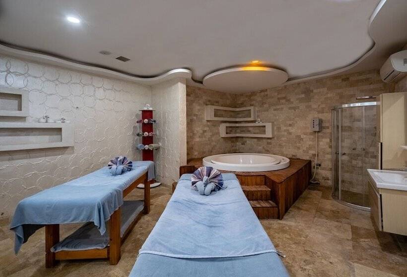 酒店 Golden Beach Resort & Spa