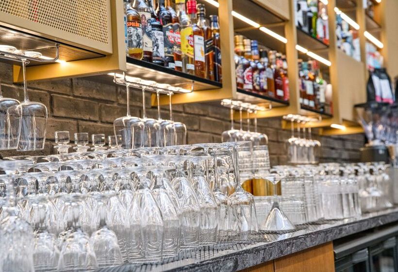 酒店 Golden Tulip Warszawa Centrum