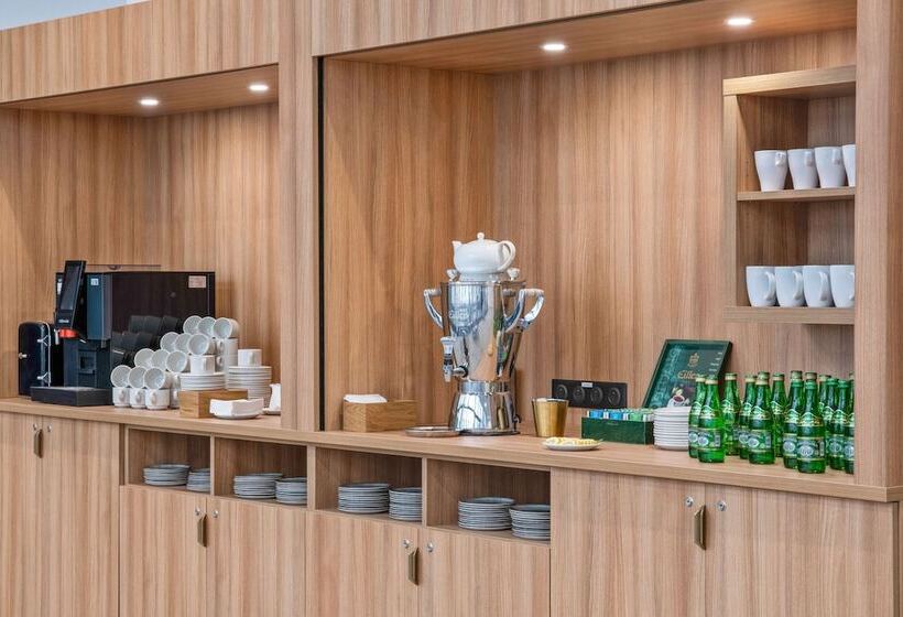 هتل Golden Tulip Warszawa Centrum