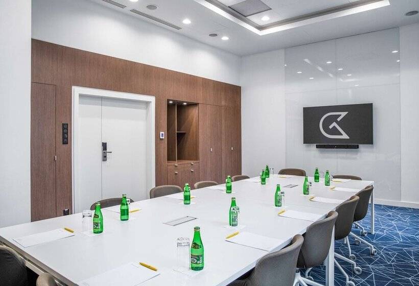 هتل Golden Tulip Warszawa Centrum