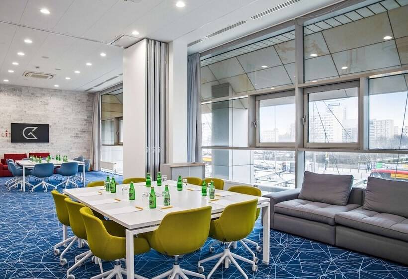 Отель Golden Tulip Warszawa Centrum