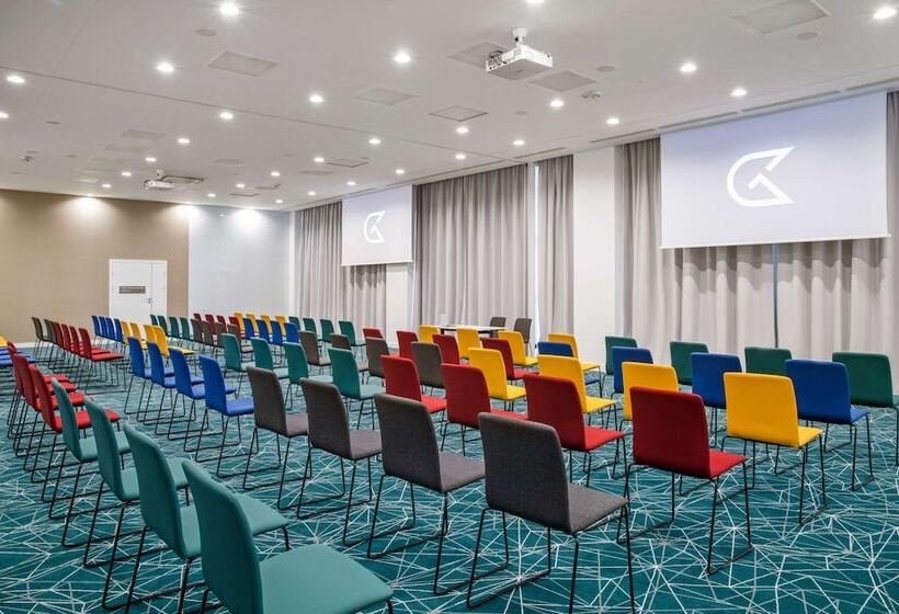 Отель Golden Tulip Warszawa Centrum