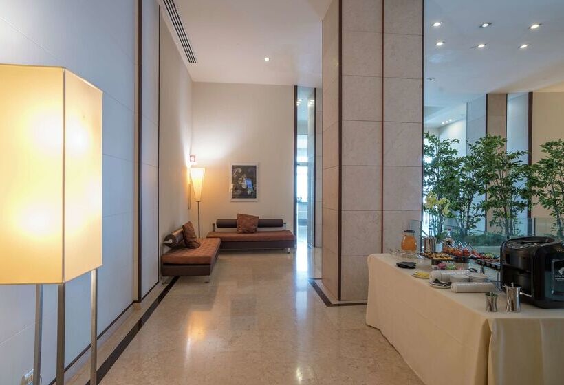 هتل Doubletree by Hilton Florence Metropole