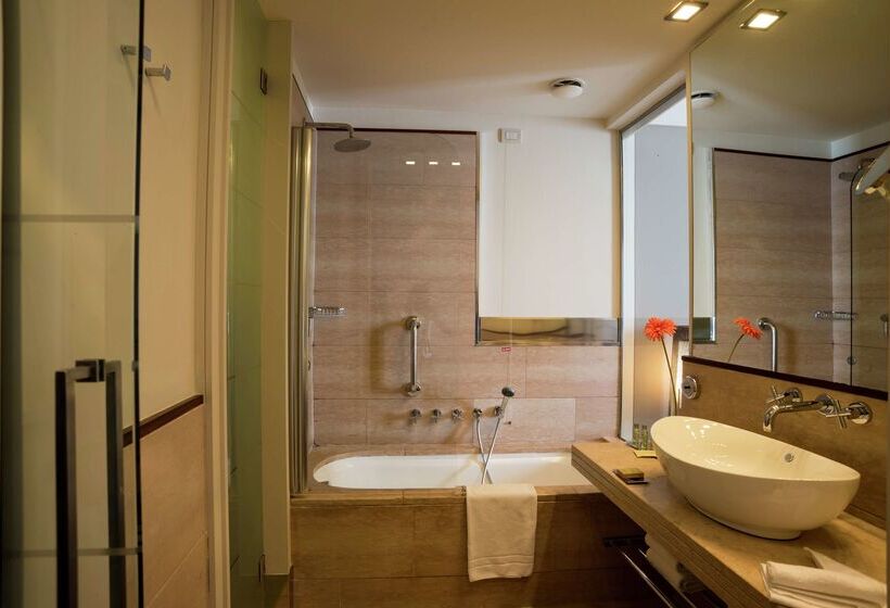 هتل Doubletree by Hilton Florence Metropole