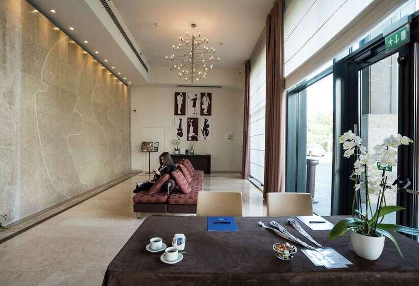 هتل Doubletree by Hilton Florence Metropole