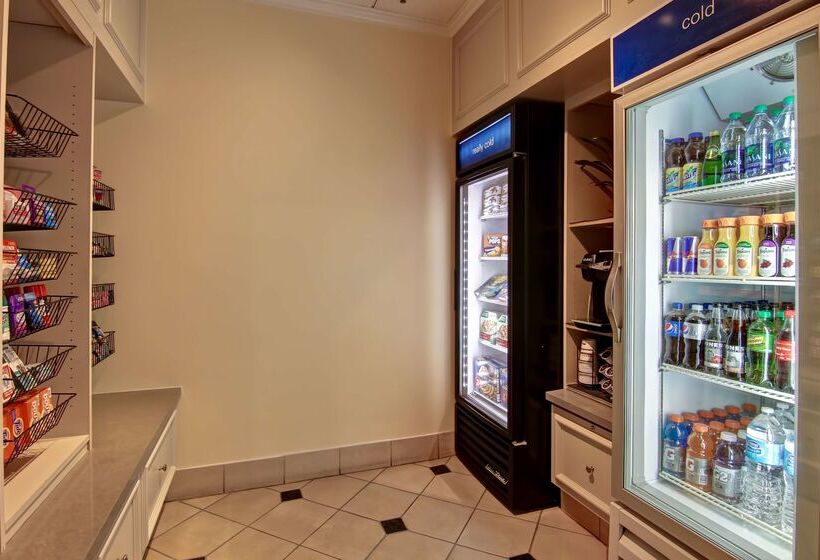 فندق Hilton Garden Inn Toronto Mississauga