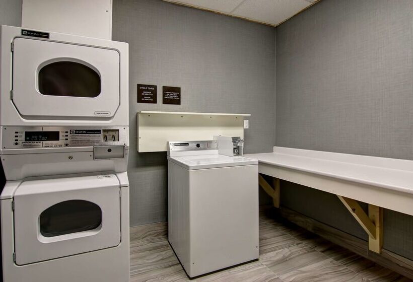 فندق Hilton Garden Inn Toronto Mississauga