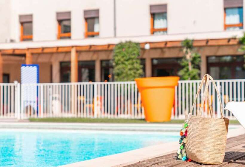 酒店 Ibis Styles Carcassonne La Cité