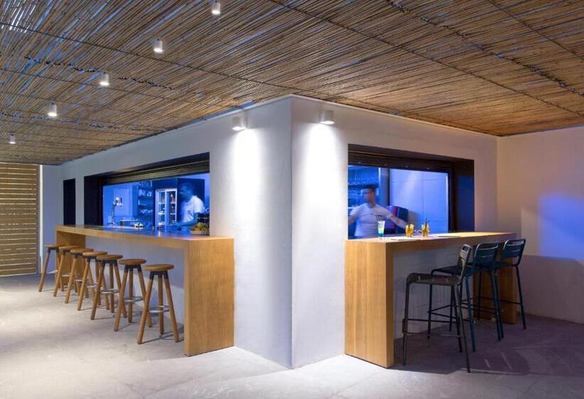 Отель Kamari Beach