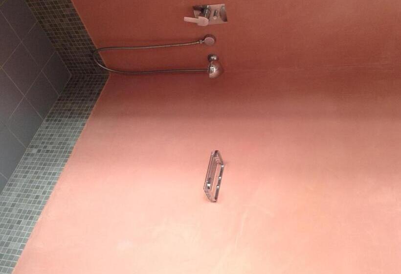 Отель King Thiras