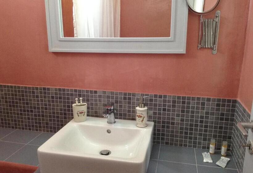 Отель King Thiras