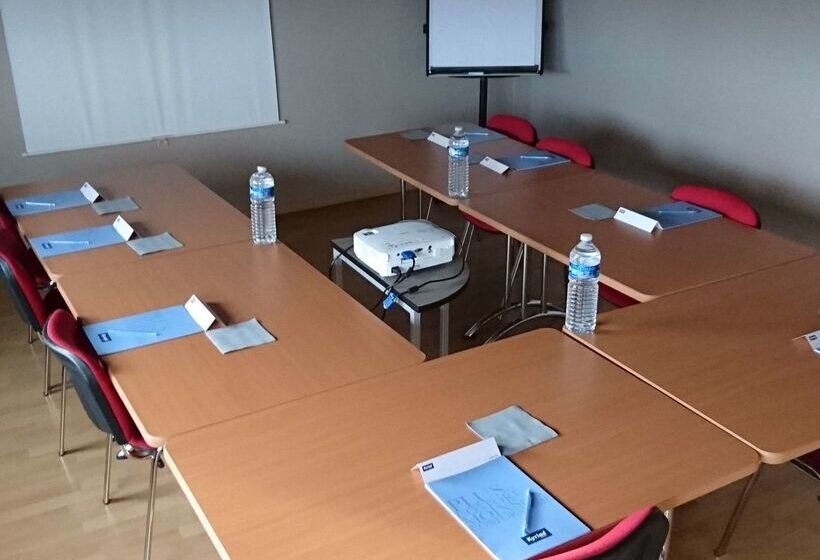 Отель Kyriad Toulouse Sud Roques