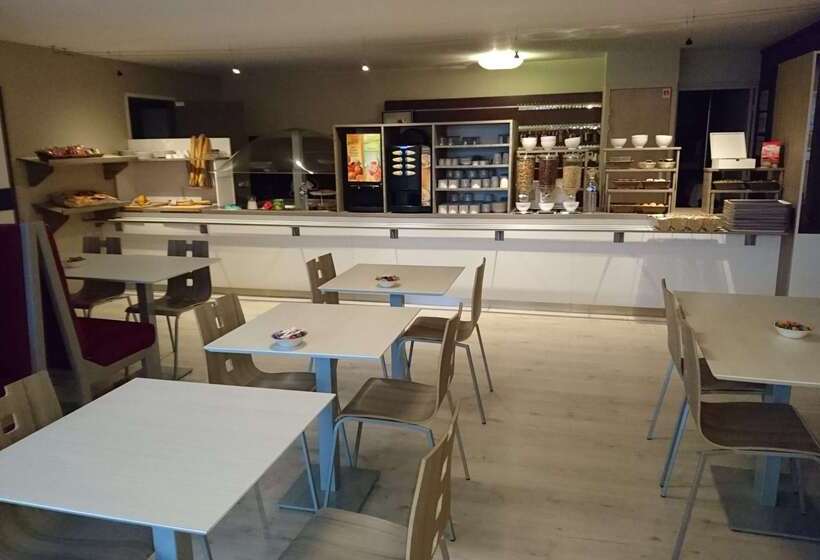 Отель Kyriad Toulouse Sud Roques