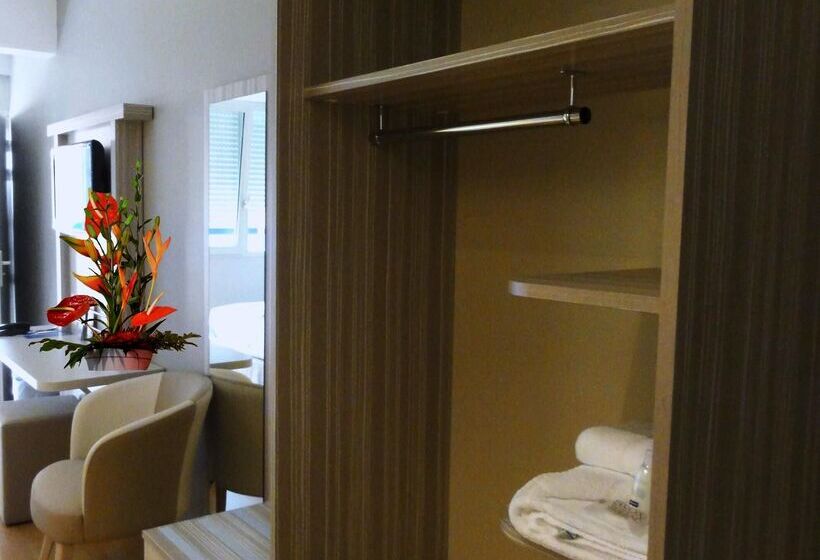 Отель Kyriad Toulouse Sud Roques