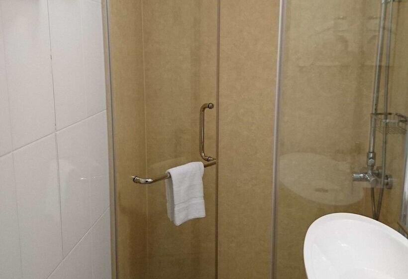 Отель Kyriad Toulouse Sud Roques