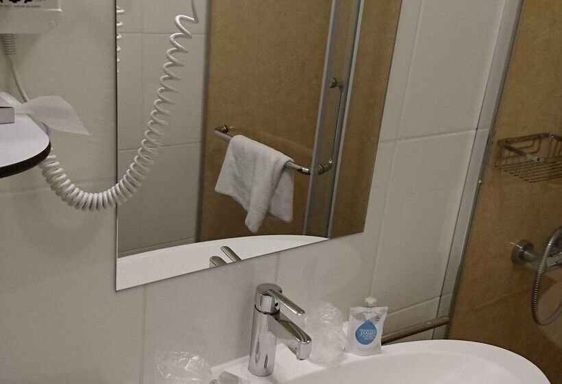 Отель Kyriad Toulouse Sud Roques