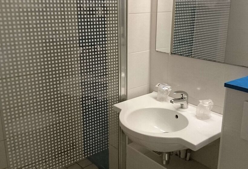 Отель Kyriad Toulouse Sud Roques