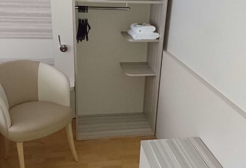 Отель Kyriad Toulouse Sud Roques