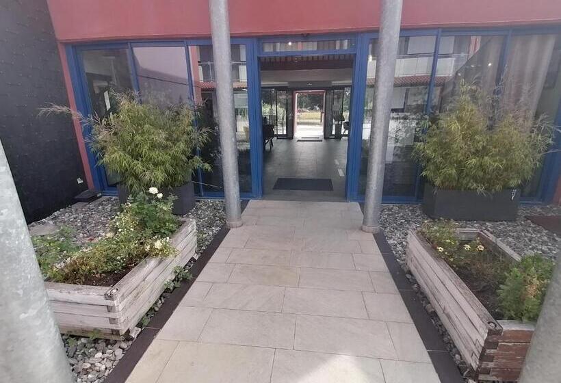 Отель Kyriad Toulouse Sud Roques