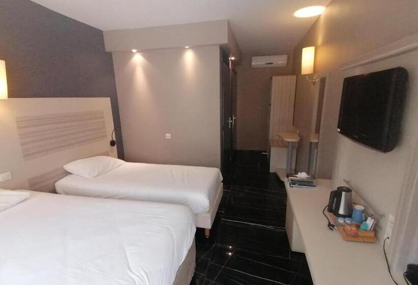 Отель Kyriad Toulouse Sud Roques