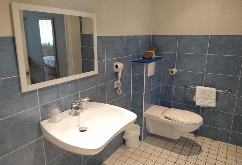 Отель Kyriad Toulouse Sud Roques