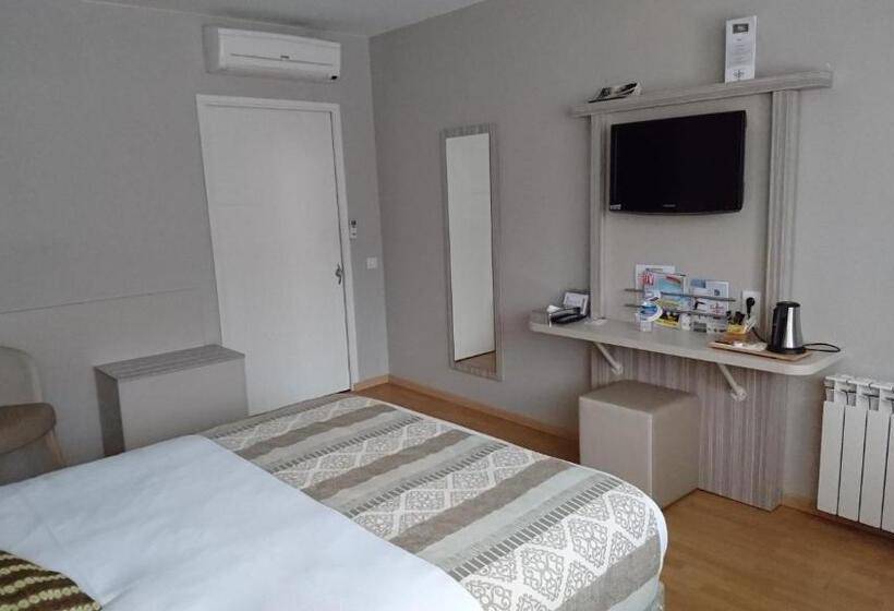 Отель Kyriad Toulouse Sud Roques