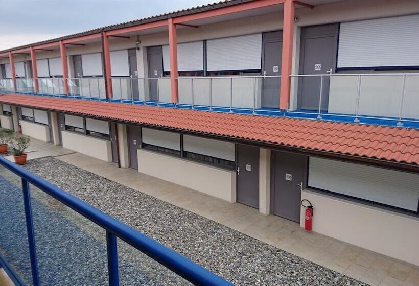 Отель Kyriad Toulouse Sud Roques