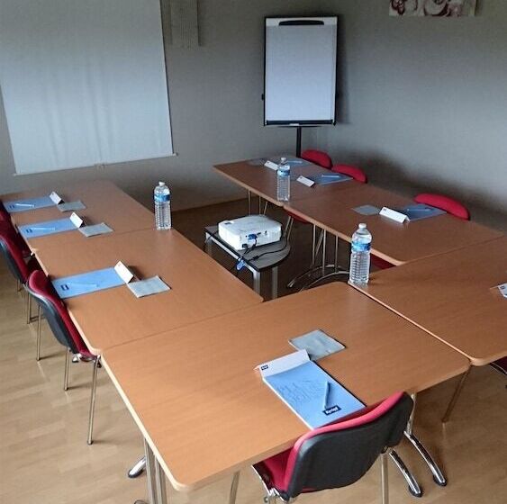 Отель Kyriad Toulouse Sud Roques