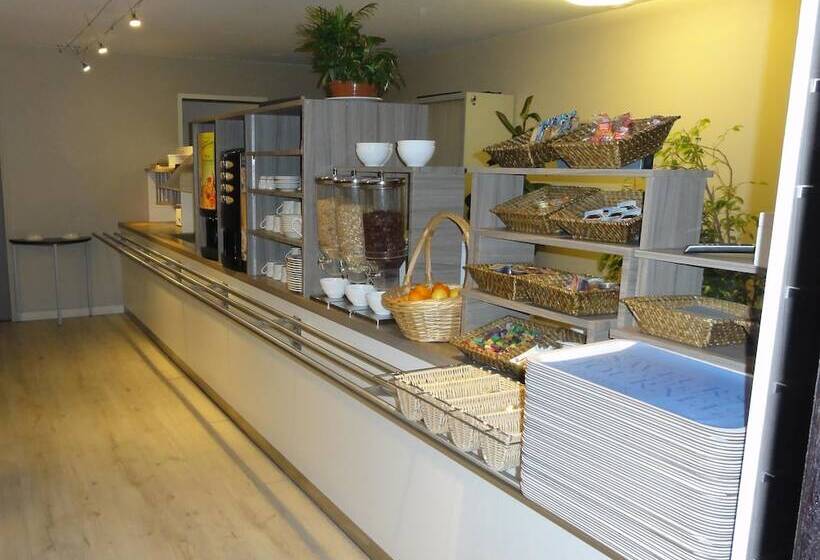 Отель Kyriad Toulouse Sud Roques